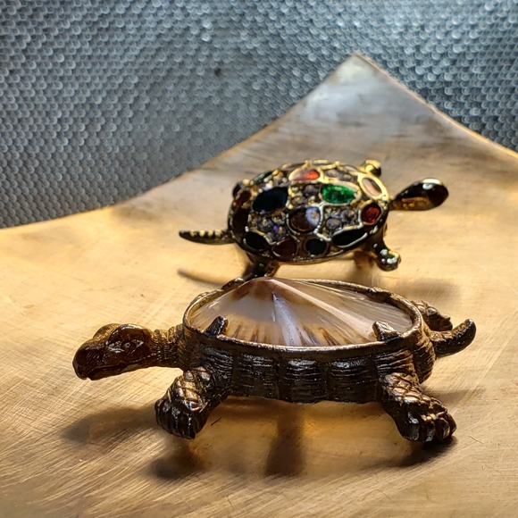 Two Vintage Turtle Brooch Pins - Picture 11 of 16